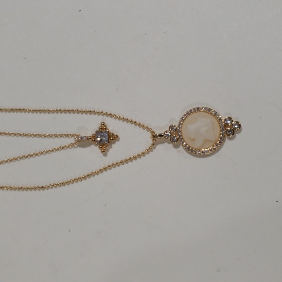 Elegant Gold-Tone Layered Pendant Necklace & Stud Earrings Set - Stylish Women's - Picture 7 of 12